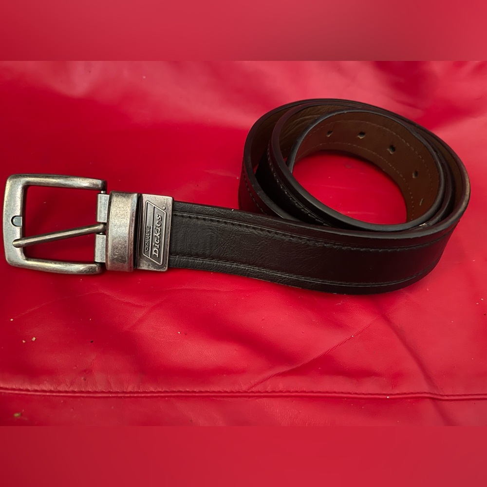 Dickies Brown Leather Mens Belt. Size 47” Gently Used